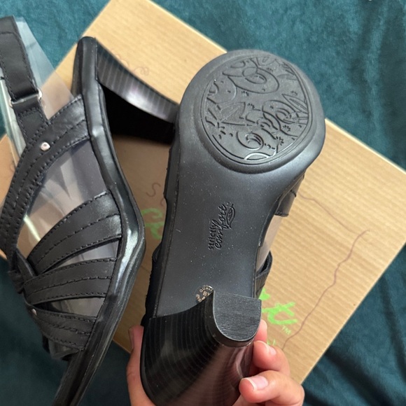 Elegant Black Leather Heels - Picture 9 of 13